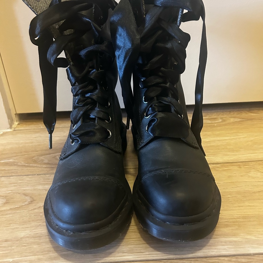 Dr. Martens Black Herringbone Lined Boots Size 6